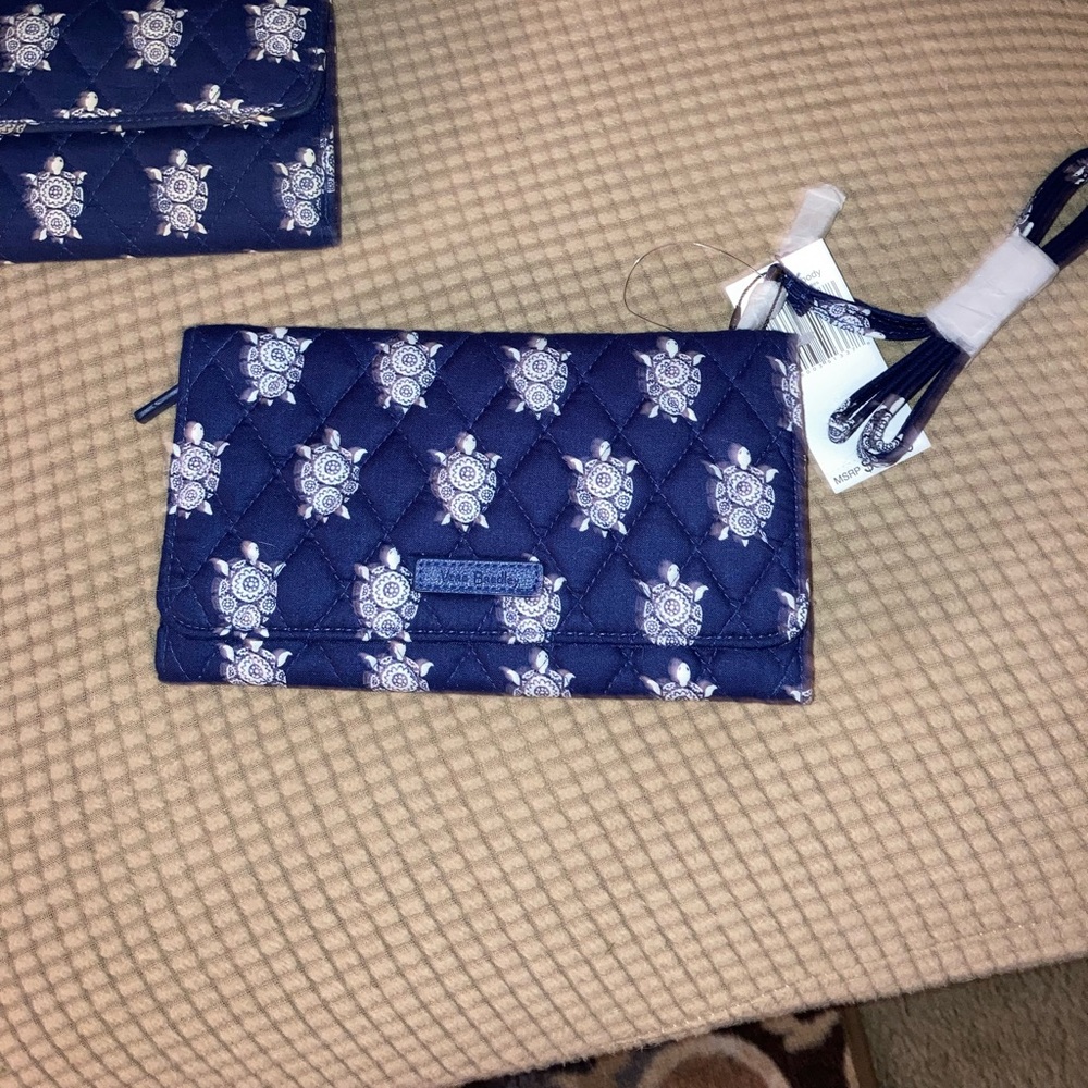 Hard to find Vera Bradley NWT crossbody wallet